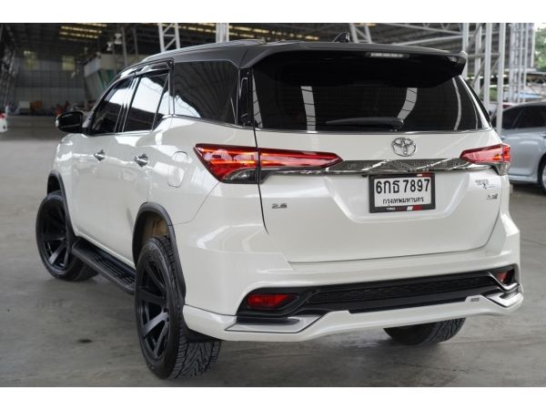 2017 TOYOTA FORTUNER 2.8 TRD 4WD รูปที่ 3